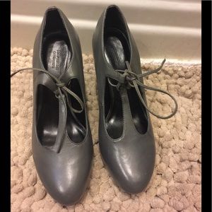 Comptoir des Cotonniers T Strap Pumps.